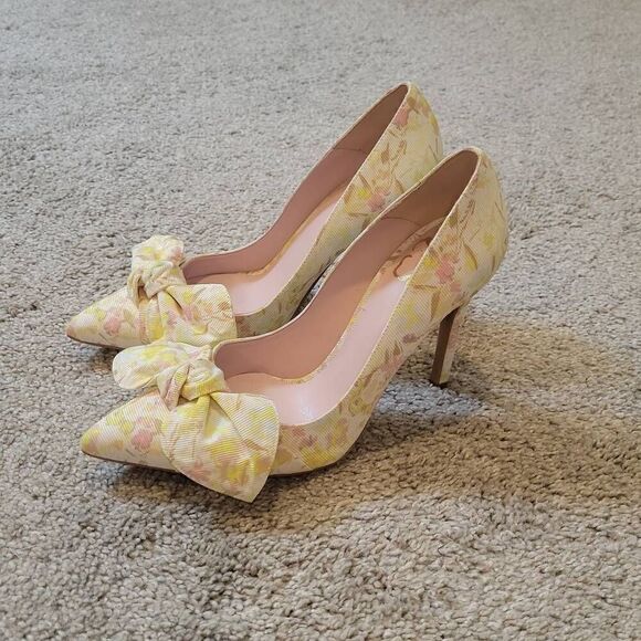 TED BAKER Neomah Pointed Toe Magnolia  High Heel Pumps Size 8 - Picture 1 of 7